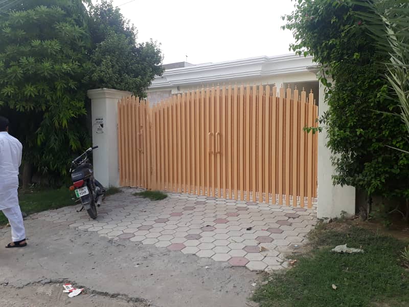 10 Marla Old House For Sale In Garden Town 0