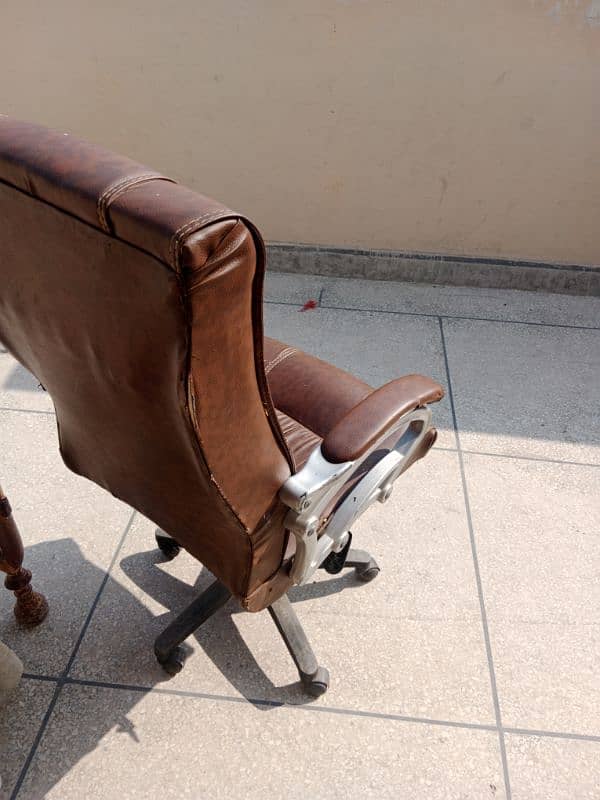 Office Chairs available UpTo 10% off 2