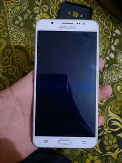 samsung j7.10. . . . . 2/16gb. . . . . 03034150511