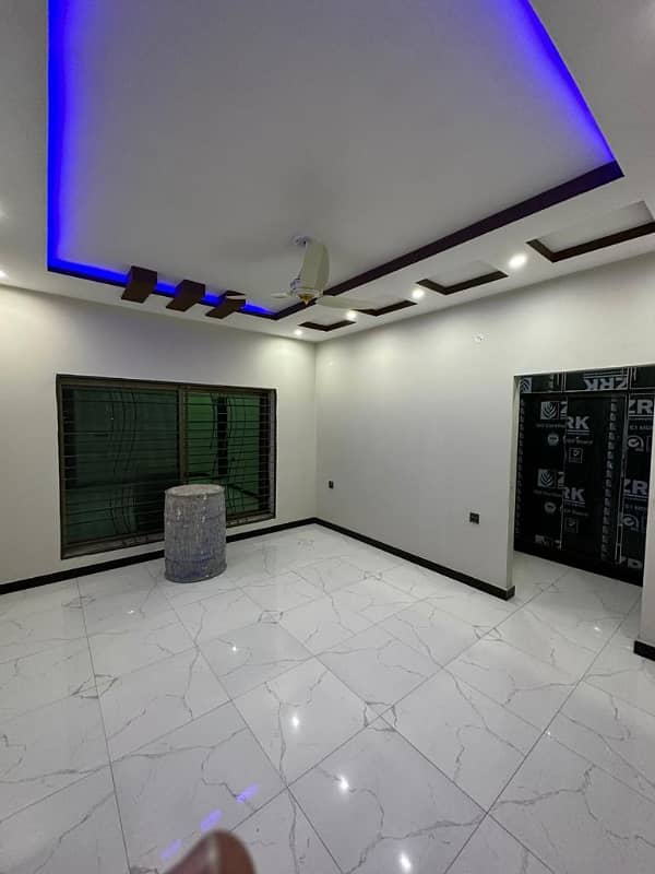 10 Marla Facing Park Residential House Available For Sale 10