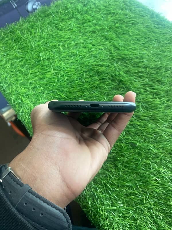 iphone xr  64gb 2