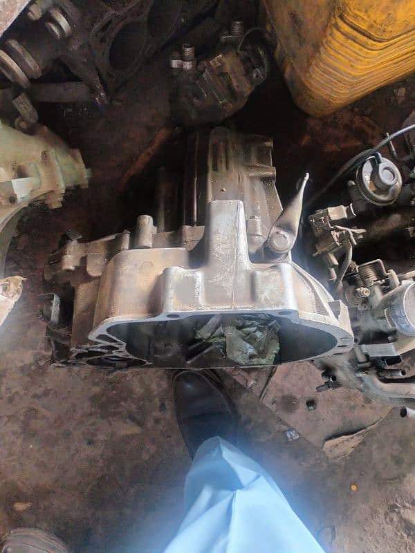 Nissan throatle body with ignit, tapet cover and gearbox etc 5