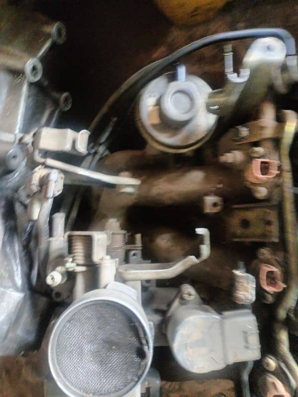 Nissan throatle body with ignit, tapet cover and gearbox etc 7