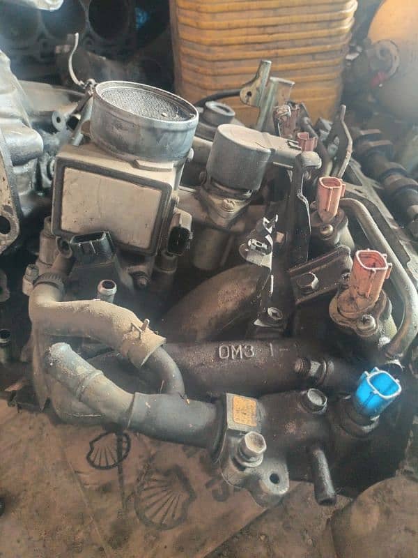 Nissan throatle body with ignit, tapet cover and gearbox etc 8