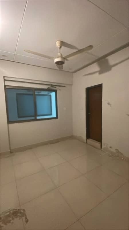 Single Room Available for Rent in Tower One o One 2