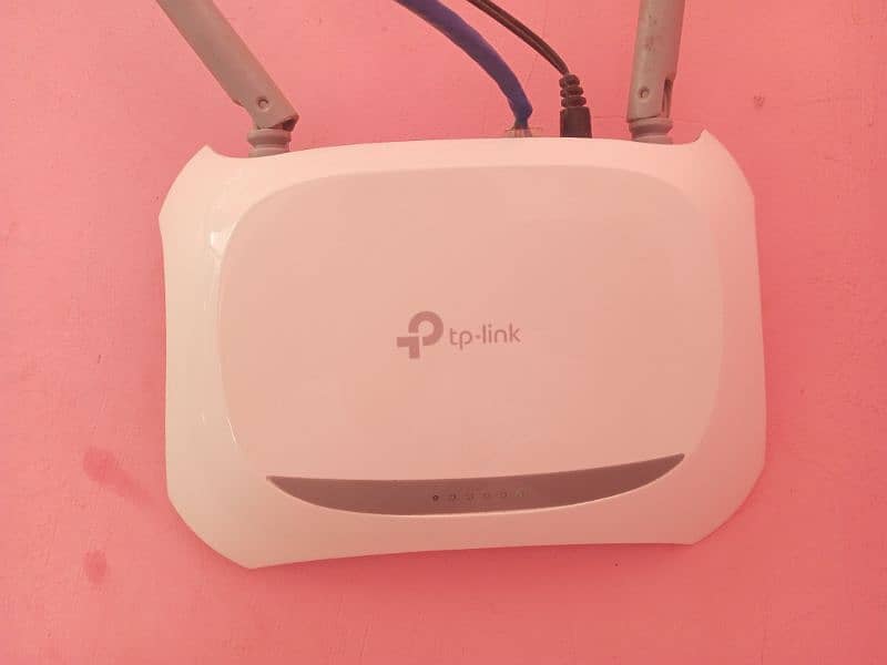 TP-LINK router 2 month used brand new condition 0