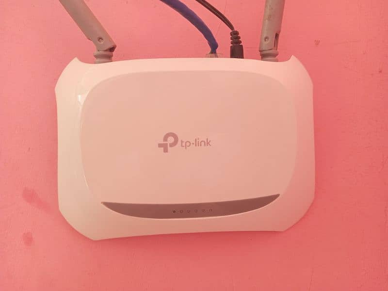 TP-LINK router 2 month used brand new condition 1