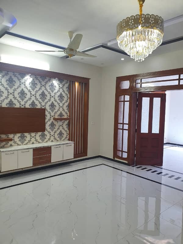 G-11/1 Brand New House 30x60, 70ft road for sale 10