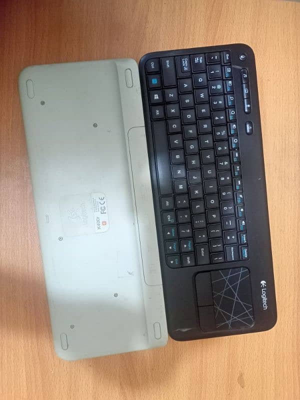 Logitech K400 Plus Wireless keyboard TouchPad 2