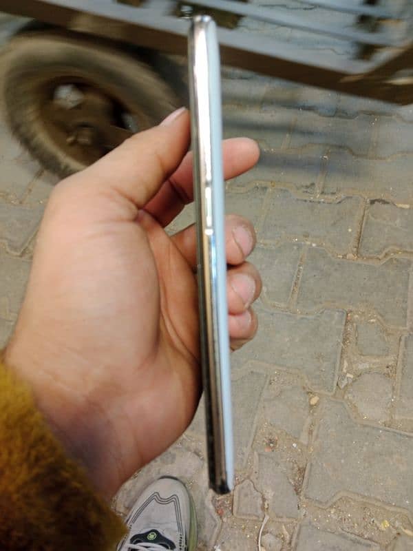 oppo Reno z just phone no box charger 1