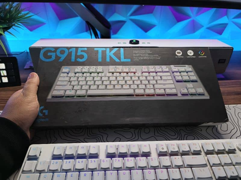 logitech g915 Tkl gaming keyboard 0