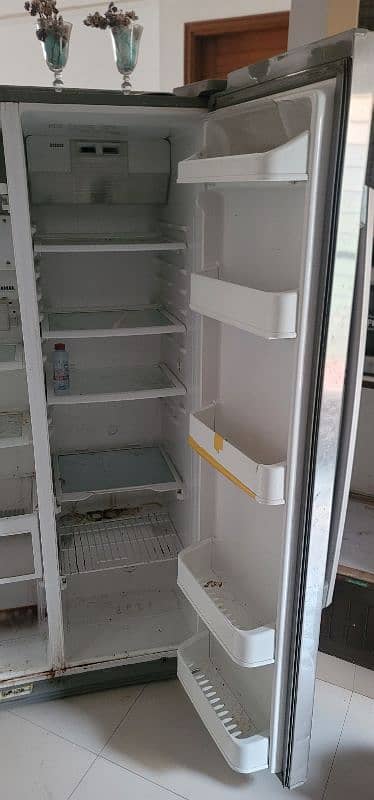 LG Double Door Freezer 2