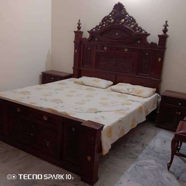 king size bed with mattress and dressing 0