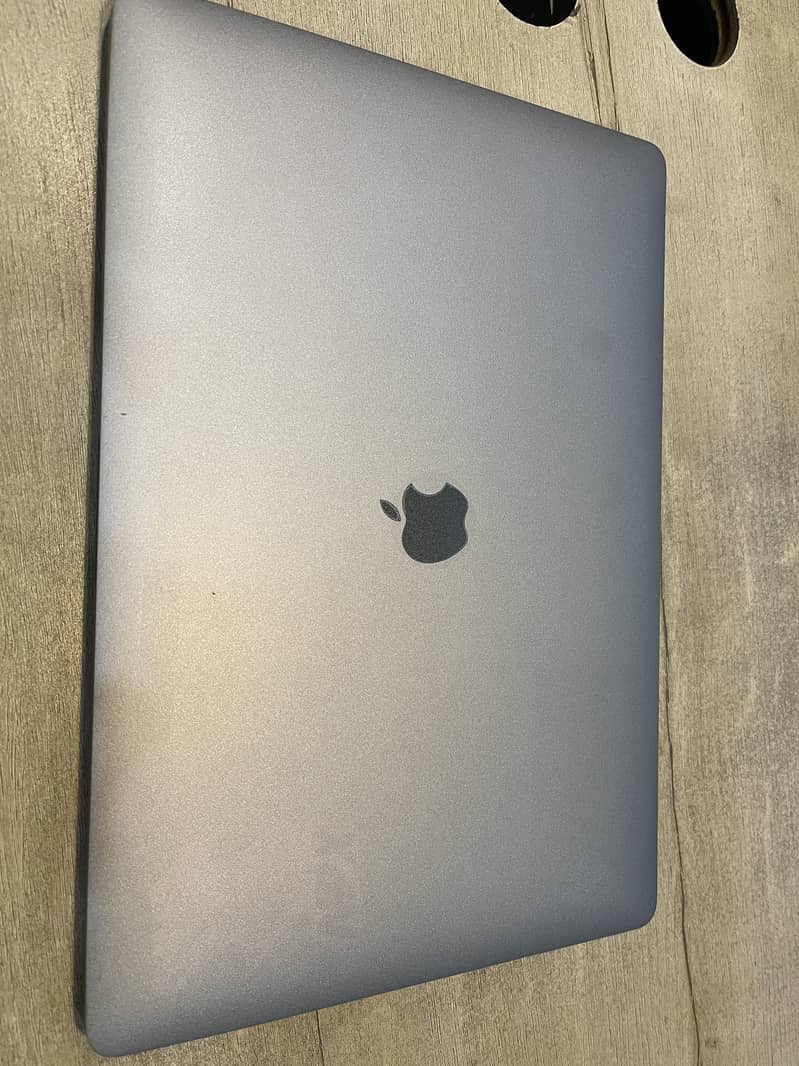 MacBook Pro 2019 Core i9 15 inch 0