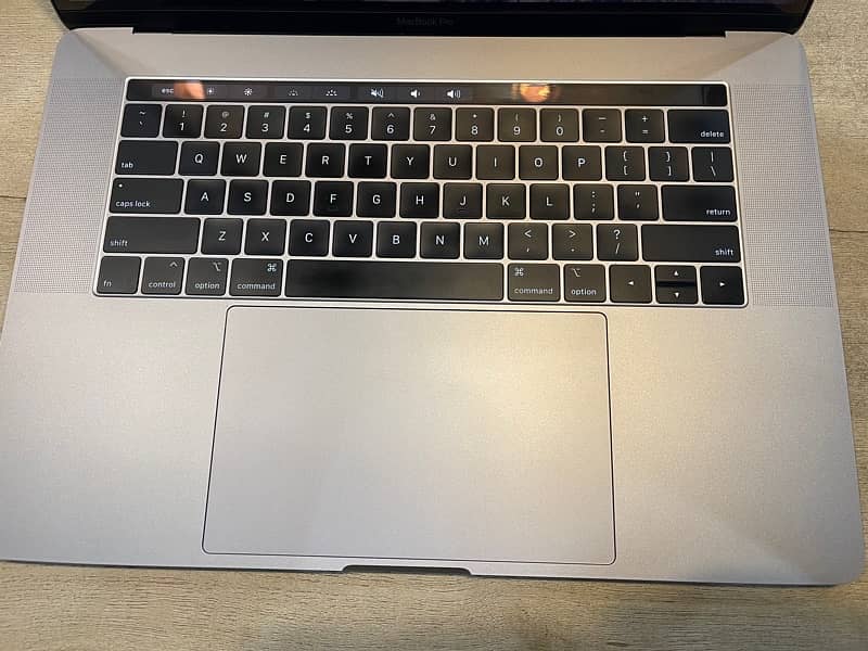 MacBook Pro 2019 Core i9 15 inch 1