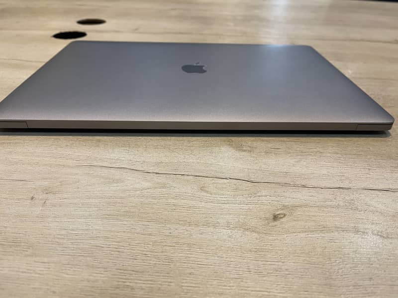 MacBook Pro 2019 Core i9 15 inch 3