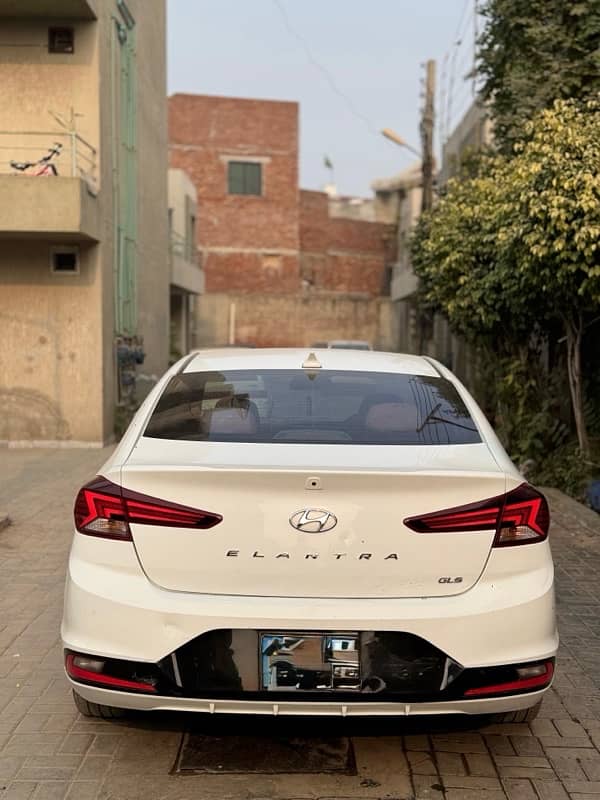 Hyundai Elantra 2022 1