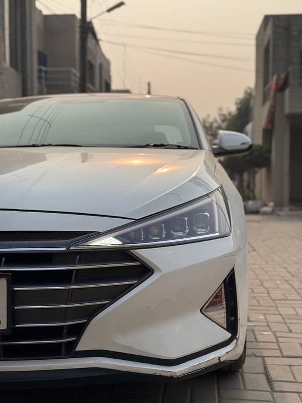 Hyundai Elantra 2022 4