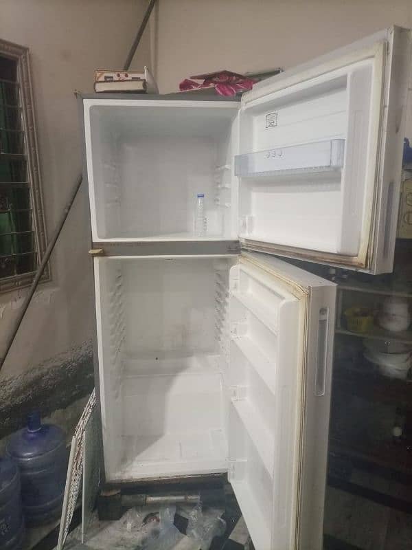 selling my fridge due  urgent need of money 1