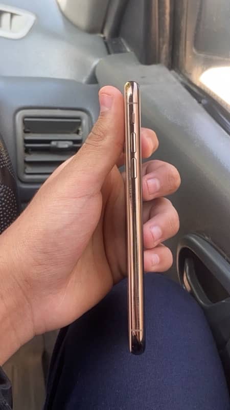 iphone xs gold colour 4