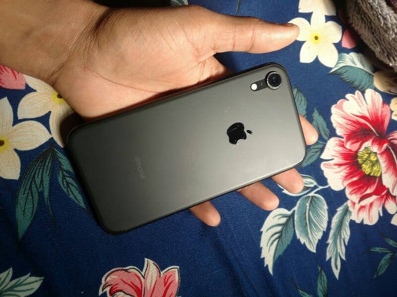 Iphone_Xr 64gb condition 10/10 better 79 but good timing 0