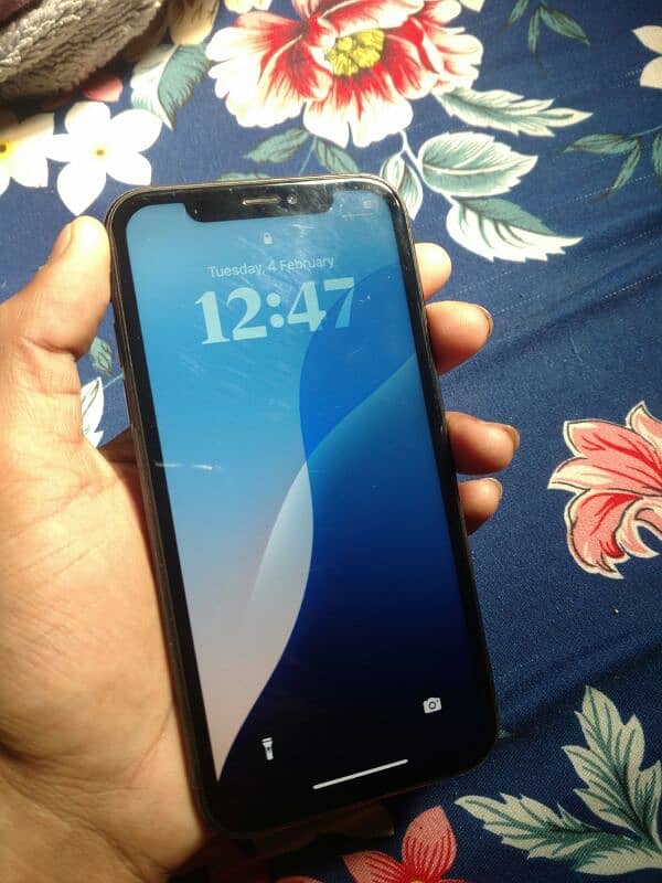 Iphone_Xr 64gb condition 10/10 better 79 but good timing 8