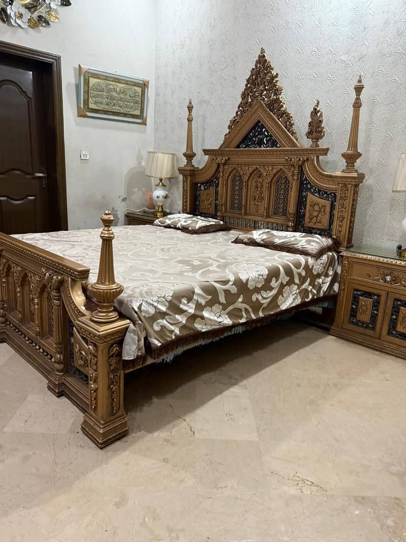 King Size Wooden Bed With Side Tables / Dressing 0