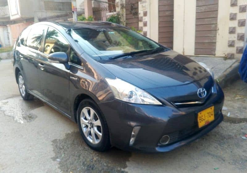 Toyota Prius Alpha 2013 0