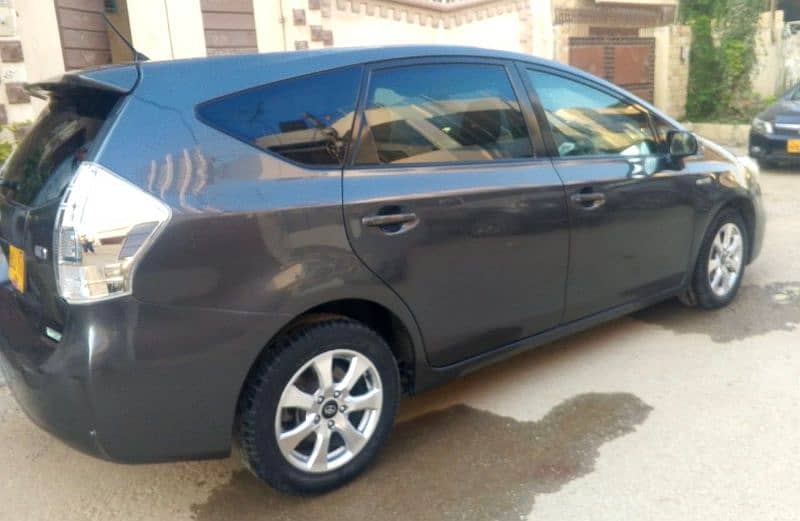 Toyota Prius Alpha 2013 2