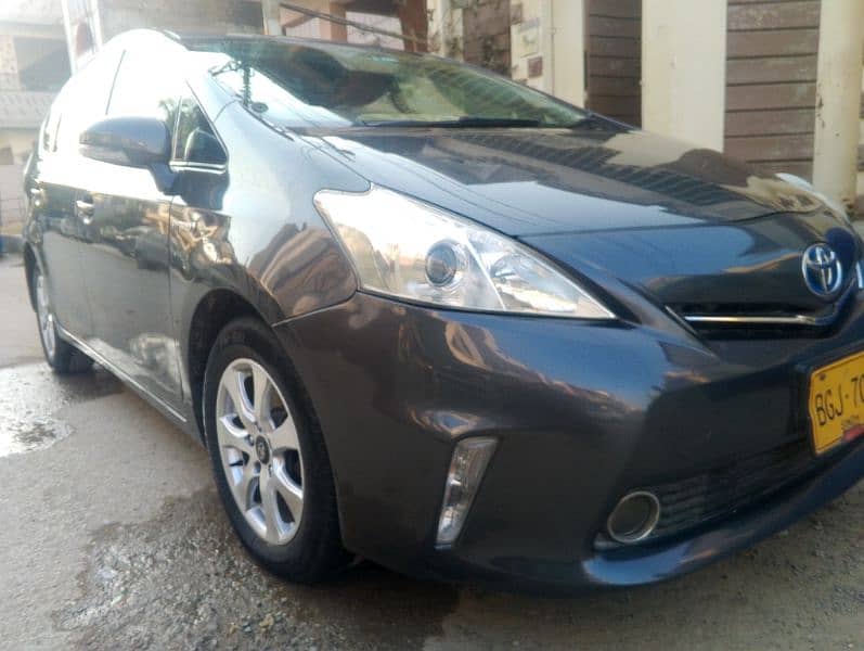 Toyota Prius Alpha 2013 8