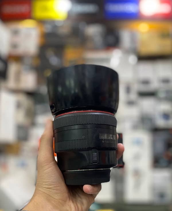 Canon 85mm F/1.2 Lii USM Lens 2