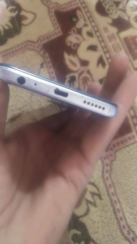 Infinix samrt6 very very good condition me. . 4