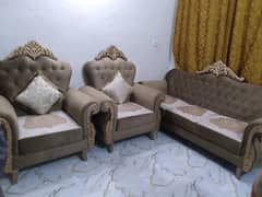 brown colour 5 seater  with coshion