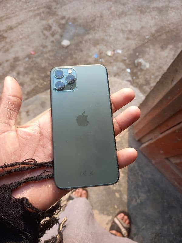 iphone 11pro256gb85%for sale WhatsApp 03029411182 3