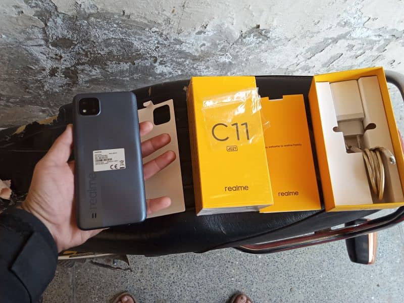 I am selling realme c11 complete box 3