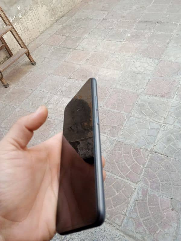 I am selling realme c11 complete box 6