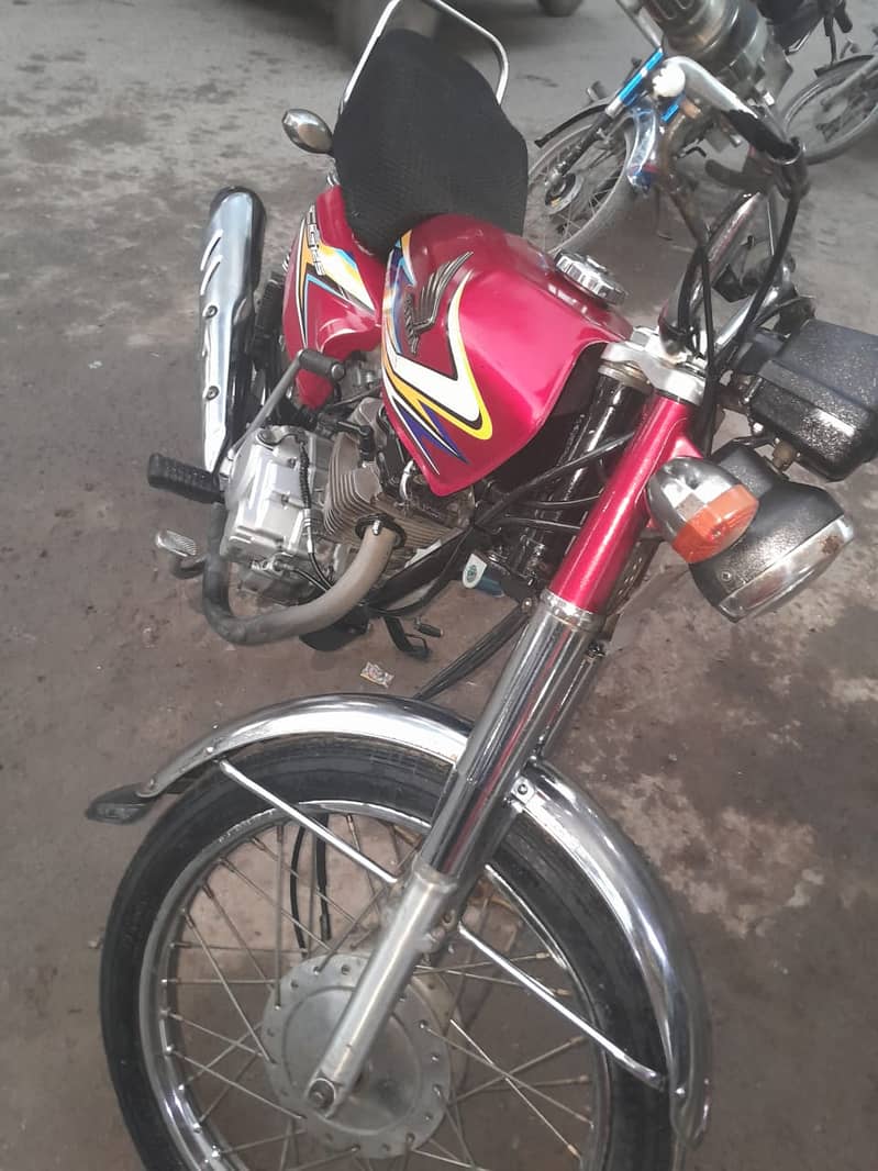 Honda CG 125 2019 red Colour Total genuine 1