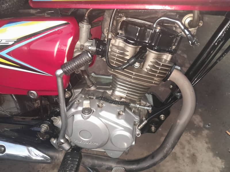 Honda CG 125 2019 red Colour Total genuine 3