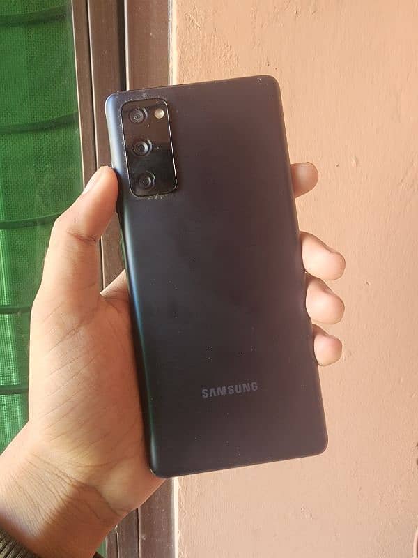 Samsung Galaxy S20 Fe 0