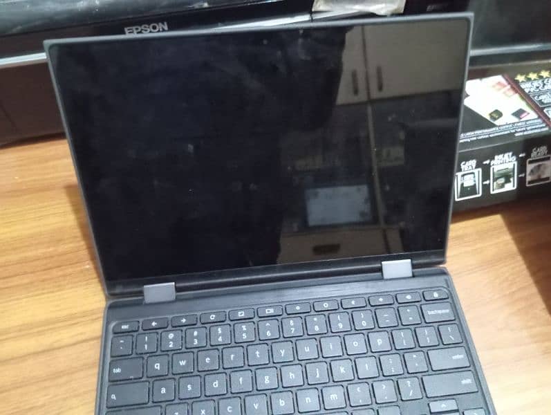 Lenovo Chromebook 300e 4/32GB 1