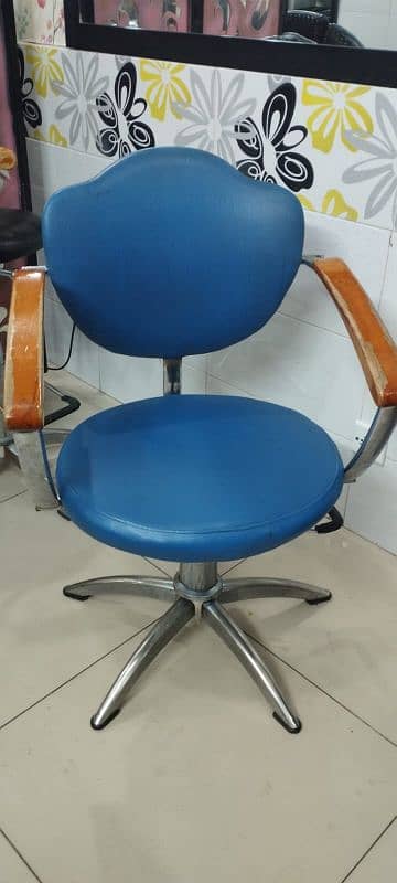 salon chairs and trolley  for sale 0