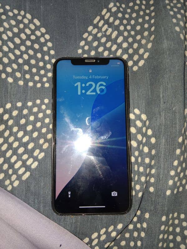 I phone xs 64gb non pta hy call number 03282010274 2