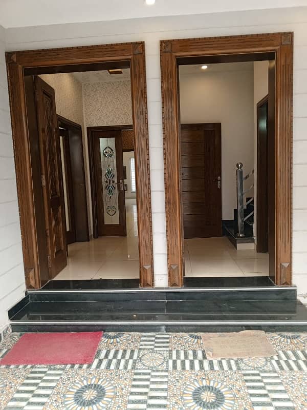 10 MARLA BRAND NEW HOUSE FOR SALE NEAR UCP ROAD LAHORE. 1