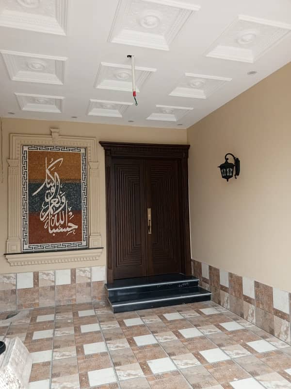 10 MARLA BRAND NEW HOUSE FOR SALE NEAR UCP ROAD LAHORE. 17