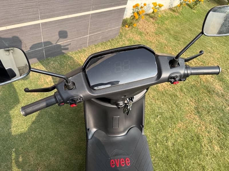 Evee C1 Air Electric Bike/Scooter For Sale In Lahore 4