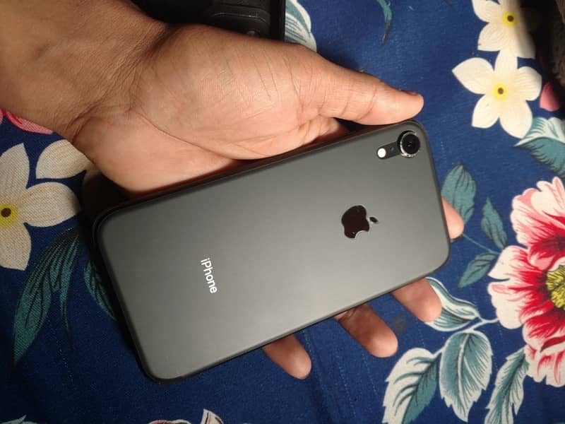 Iphone XR , Factory unlock, 64gb battery 79 true tone ok 1