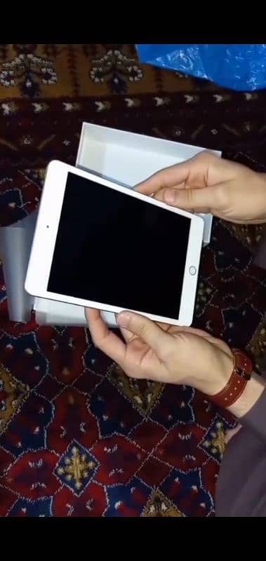 iPad Mini 5 64GB With Full Box Gold # Watsapp 03274706406 1