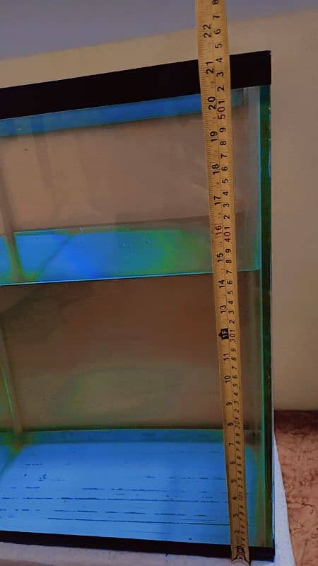 only aquarium and books table for sale 2