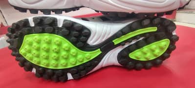 Taip boll shoes for cricket