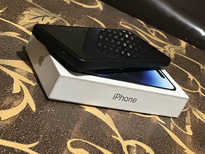 iphone 14 pro pta proved WITH box & Orignal Cable 10/10 condition 0